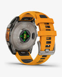 Garmin Fenix ​​8 AMOLED Saphir 47 mm Titan Silber Orange Armband