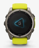 Garmin Fenix ​​8 Sapphire Solar 51 mm Titangrau Gelbes Armband