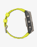 Garmin Fenix ​​8 Sapphire Solar 51 mm Titangrau Gelbes Armband