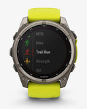Garmin Fenix ​​8 Sapphire Solar 51 mm Titangrau Gelbes Armband