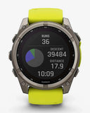 Garmin Fenix ​​8 Sapphire Solar 51 mm Titangrau Gelbes Armband