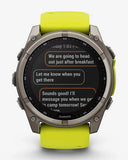 Garmin Fenix ​​8 Sapphire Solar 51 mm Titangrau Gelbes Armband